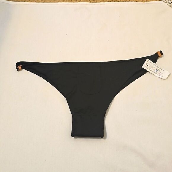 Blooms Prive Period Friendly Travel Cheeky Panty Black NWOT! - Picture 1 of 8